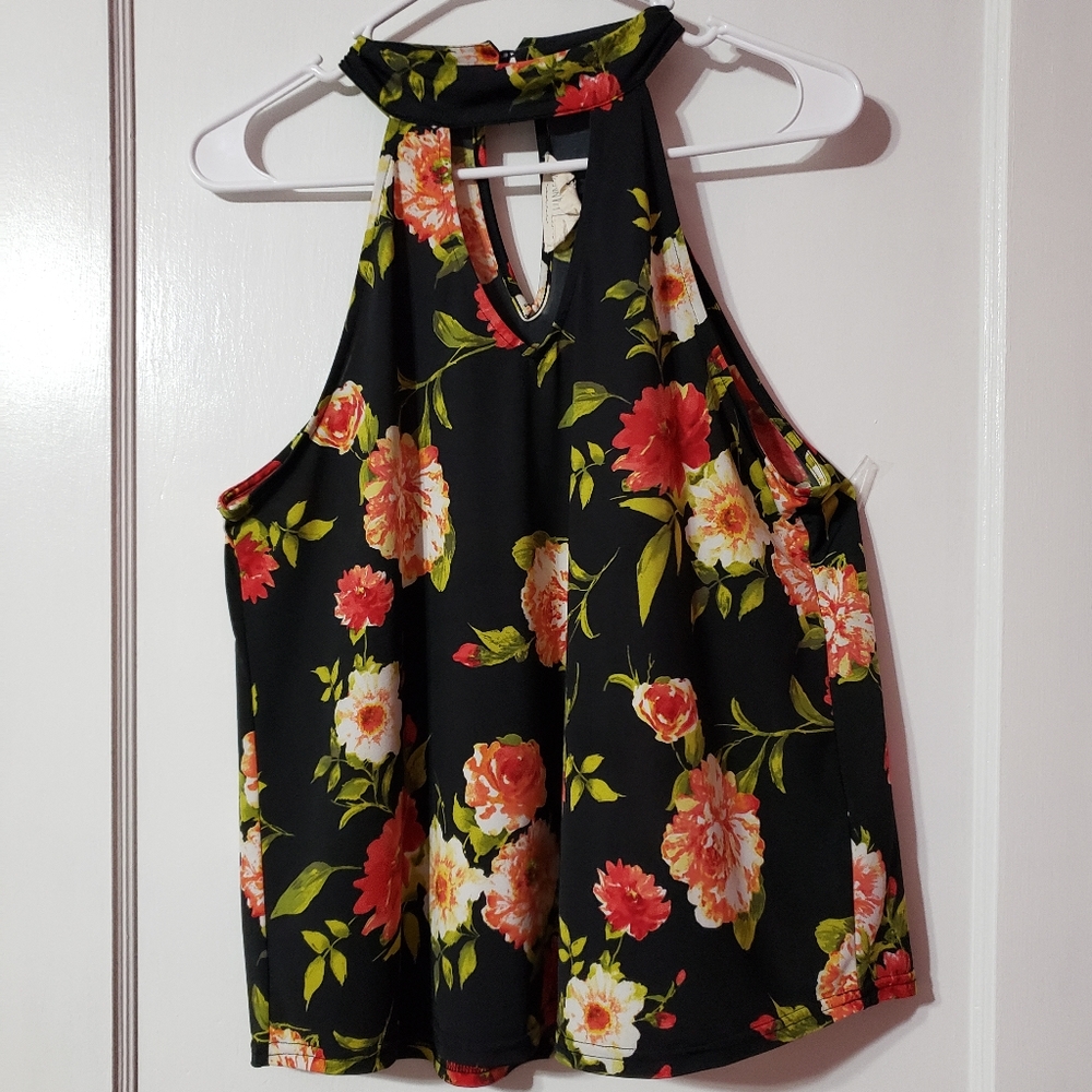 Cute floral top!